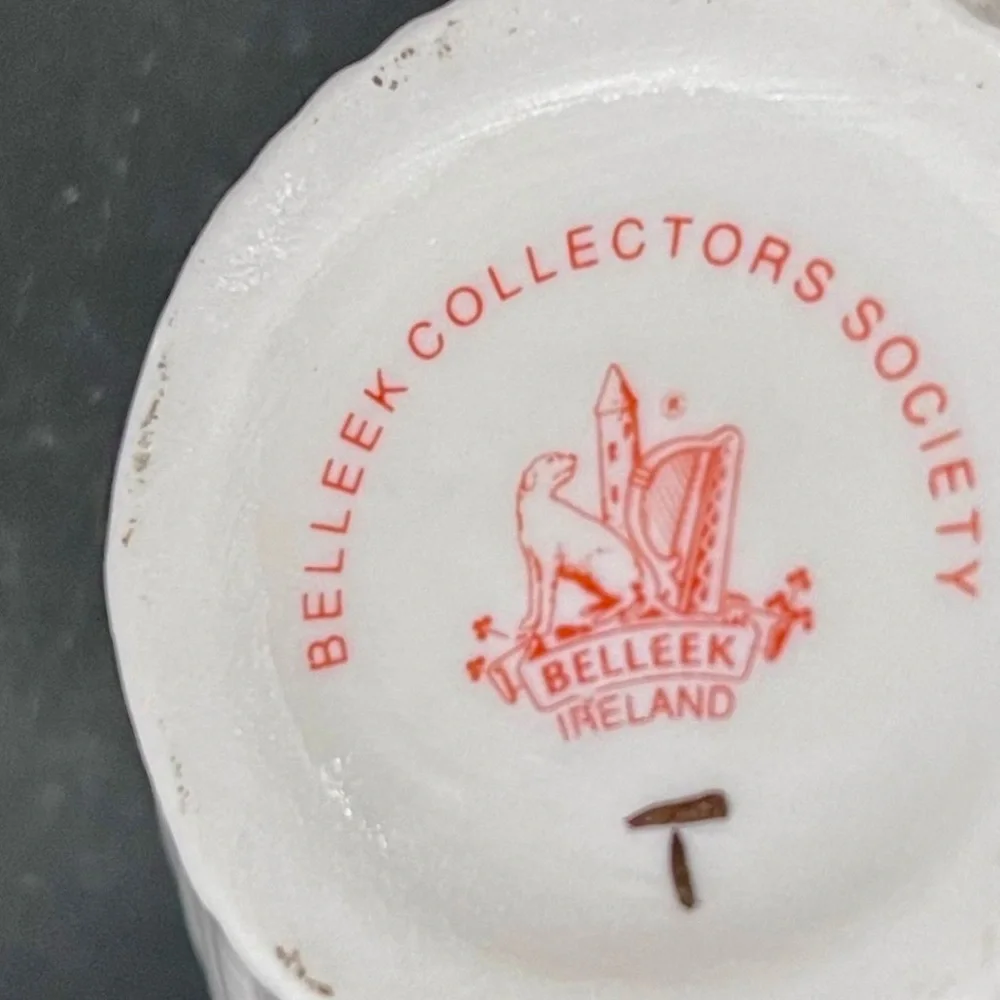 Vintage Belleek Ireland Collectors Society Kingfisher Swan Vase‎
